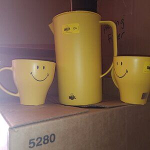 Collector find  Emoji pitcher set with two cups